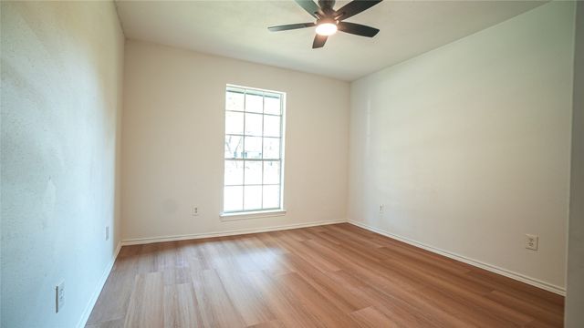 1917 Middle Glen Drive, Carrollton, TX 75007