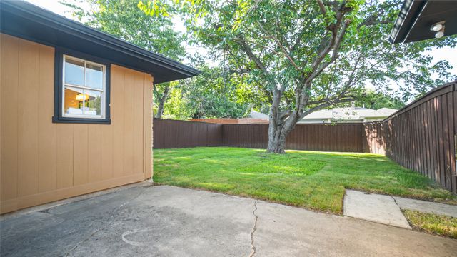 1917 Middle Glen Drive, Carrollton, TX 75007