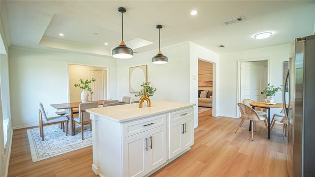 1917 Middle Glen Drive, Carrollton, TX 75007