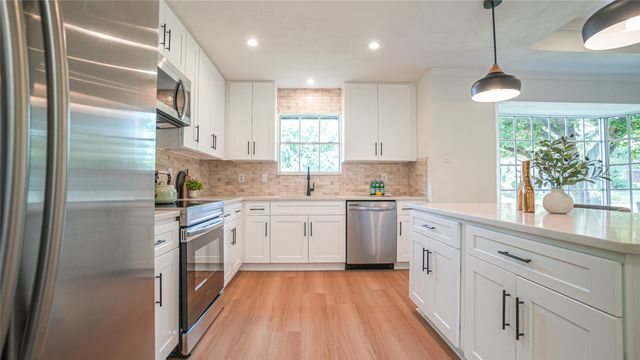 1917 Middle Glen Drive, Carrollton, TX 75007