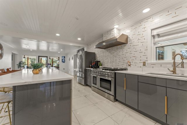 8720 W Fairway Dr, Baton Rouge, LA 70809