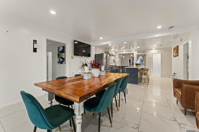 8720 W Fairway Dr, Baton Rouge, LA 70809