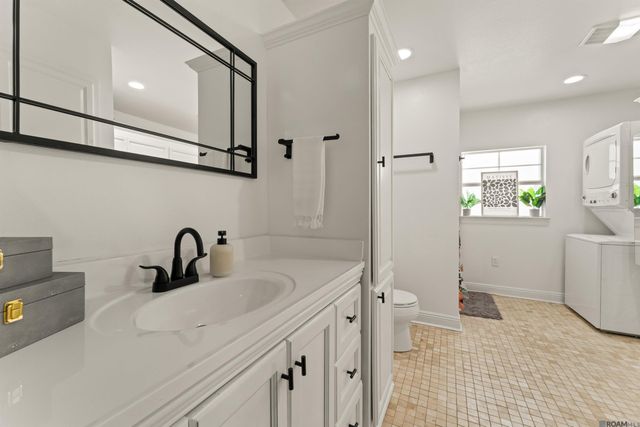 8720 W Fairway Dr, Baton Rouge, LA 70809