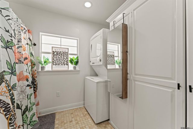 8720 W Fairway Dr, Baton Rouge, LA 70809