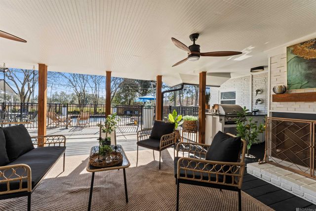 8720 W Fairway Dr, Baton Rouge, LA 70809