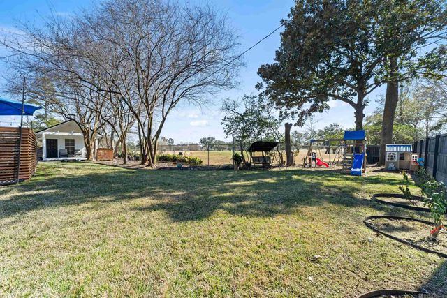 8720 W Fairway Dr, Baton Rouge, LA 70809