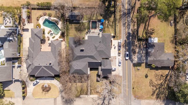 8720 W Fairway Dr, Baton Rouge, LA 70809