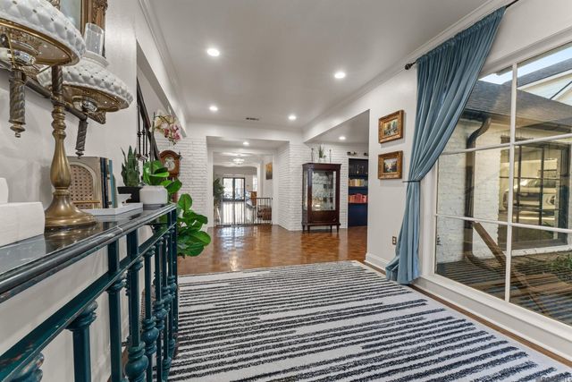 8720 W Fairway Dr, Baton Rouge, LA 70809