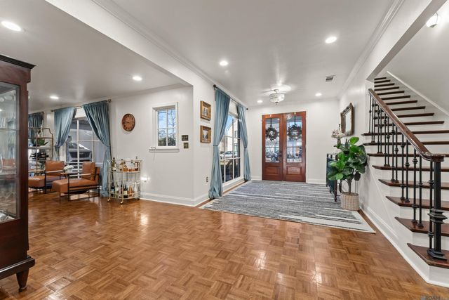 8720 W Fairway Dr, Baton Rouge, LA 70809