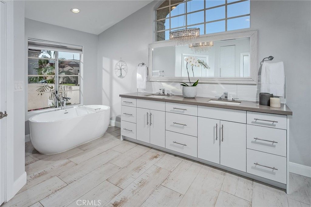 Image 12 of property listing at 23218 Runnymede Street, West Hills, CA 91307