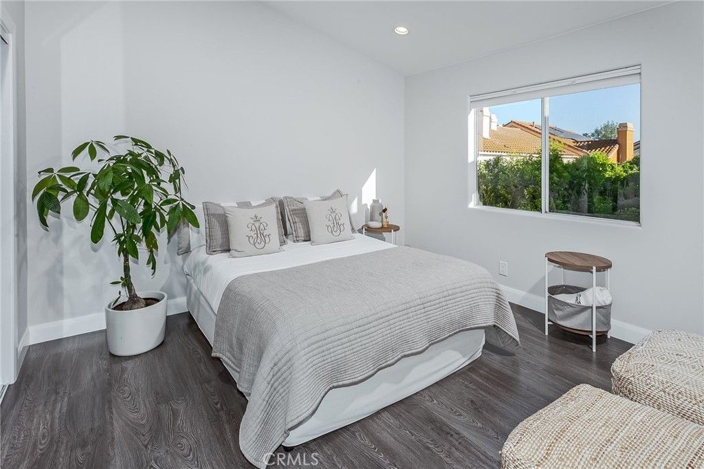 Image 14 of property listing at 23218 Runnymede Street, West Hills, CA 91307