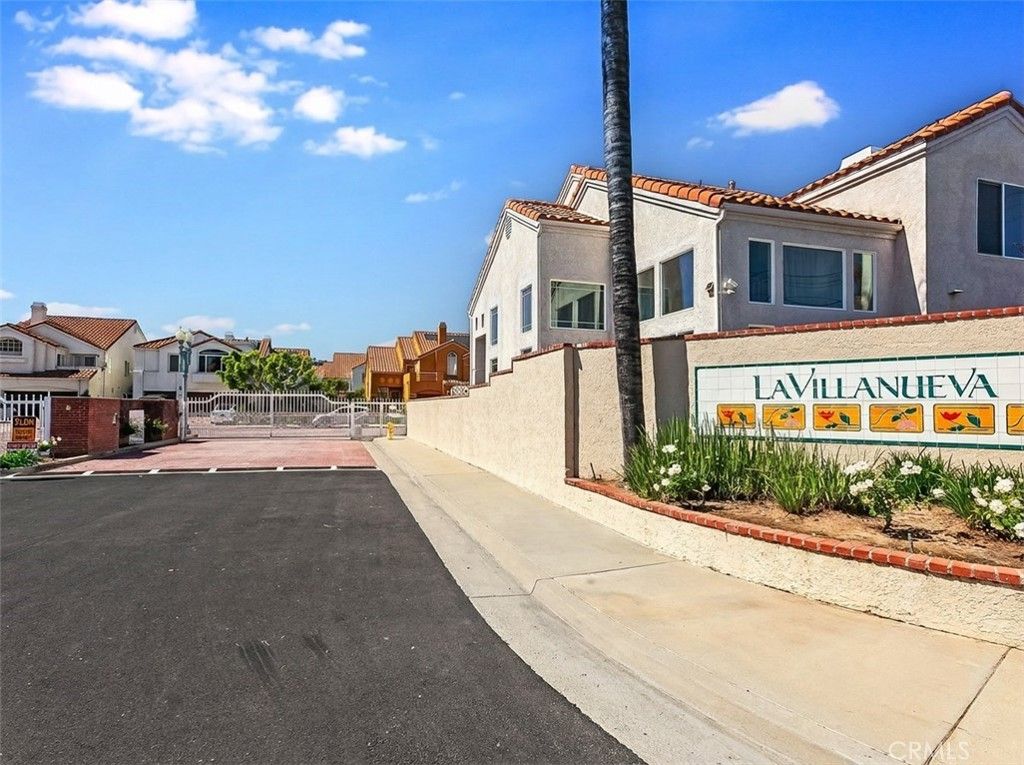 Image 2 of property listing at 23218 Runnymede Street, West Hills, CA 91307