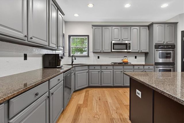 200 White Cloud Run, Canton, GA 30114