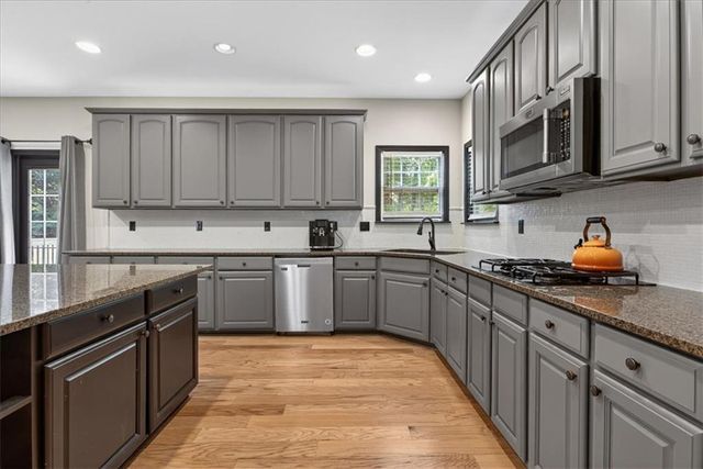 200 White Cloud Run, Canton, GA 30114