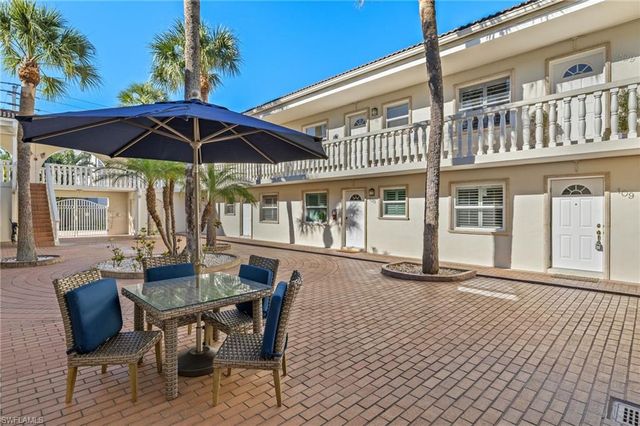 980 7th AVE S 109, Naples, FL 34102