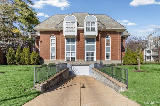 4235 W Pine Boulevard 3, St Louis, MO 63108