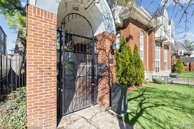 4235 W Pine Boulevard 3, St Louis, MO 63108