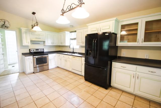 210 Kingwood Dr, Sparta, TN 38583