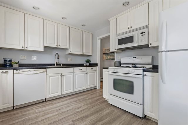 542 Trapelo Rd, Waltham, MA 02452
