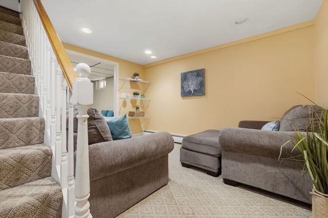542 Trapelo Rd, Waltham, MA 02452