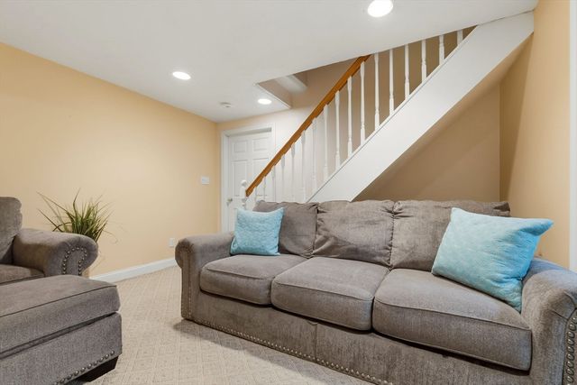 542 Trapelo Rd, Waltham, MA 02452