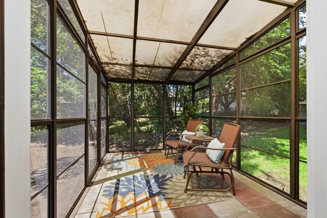 542 Trapelo Rd, Waltham, MA 02452