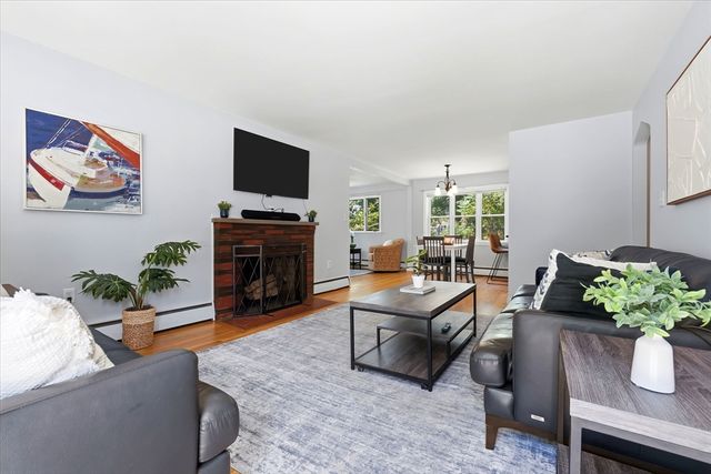 542 Trapelo Rd, Waltham, MA 02452
