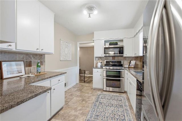 8821 Lowell Avenue, Overland Park, KS 66212