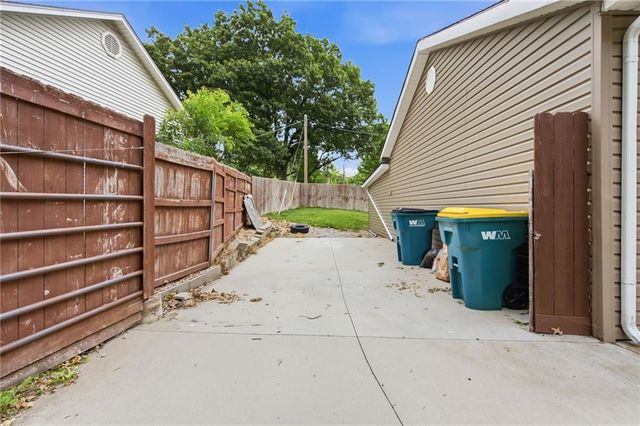 8821 Lowell Avenue, Overland Park, KS 66212