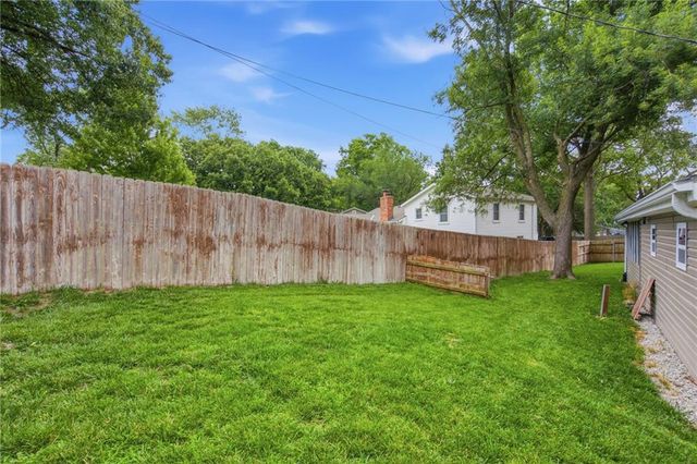 8821 Lowell Avenue, Overland Park, KS 66212