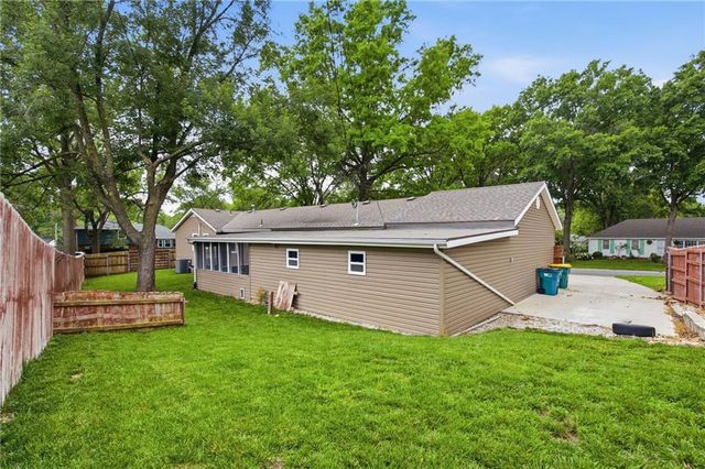8821 Lowell Avenue, Overland Park, KS 66212
