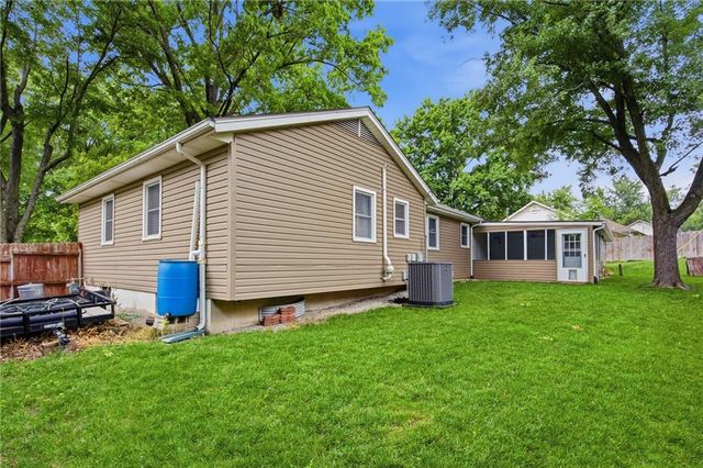 8821 Lowell Avenue, Overland Park, KS 66212