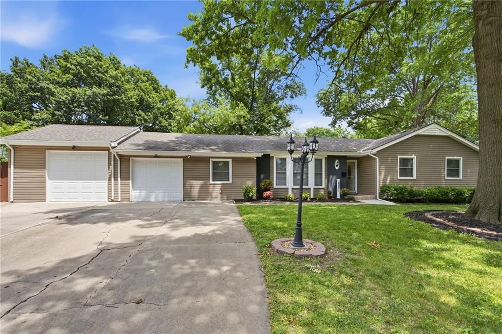 8821 Lowell Avenue, Overland Park, KS 66212