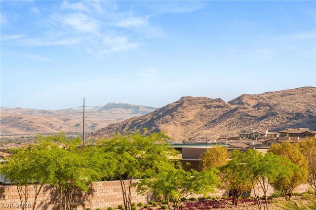 484 Windstone Crest Avenue, Las Vegas, NV 89138