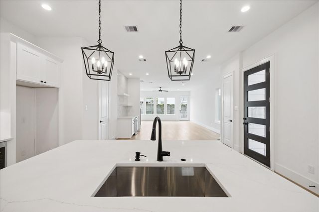 1407 A Malone Street, Houston, TX 77007