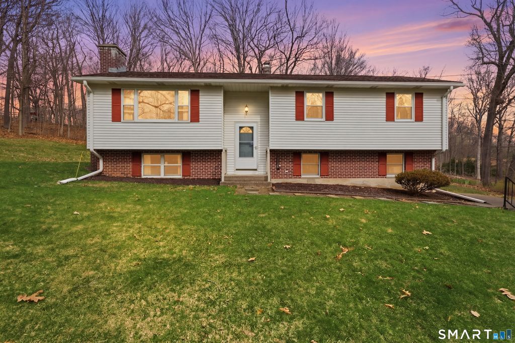 55 Saw Mill Road, Middletown, CT 06457