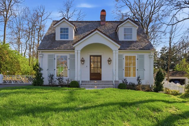 4401 Iroquois Ave, Nashville, TN 37205