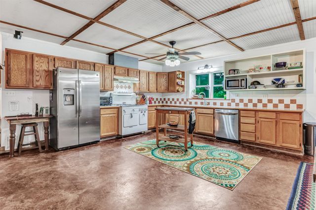 596 County Road 2411, Honey Grove, TX 75446