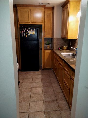 206 Camellia Street, Lake Jackson, TX 77566