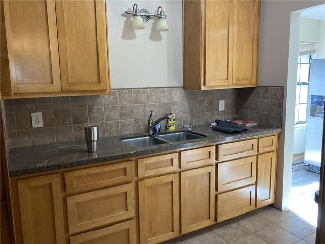 206 Camellia Street, Lake Jackson, TX 77566