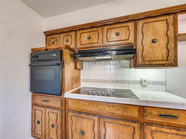 9905 S McKinley Avenue, Oklahoma City, OK 73139