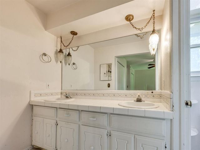 9905 S McKinley Avenue, Oklahoma City, OK 73139