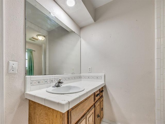 9905 S McKinley Avenue, Oklahoma City, OK 73139