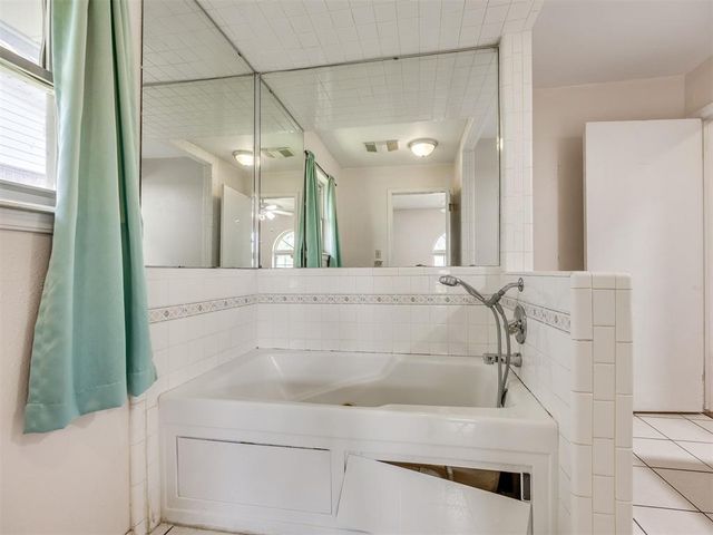 9905 S McKinley Avenue, Oklahoma City, OK 73139