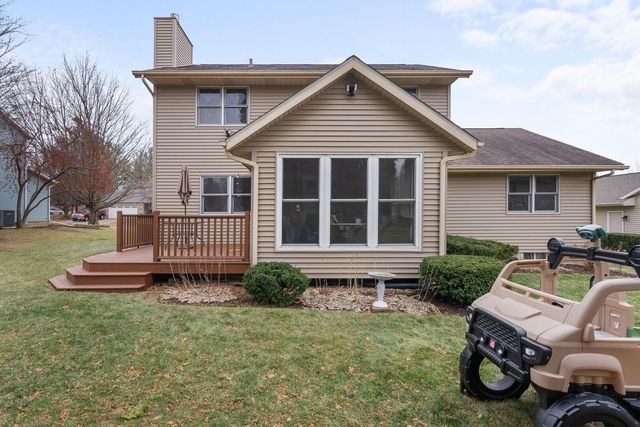 2328 Hunter Road, Bettendorf, IA 52722