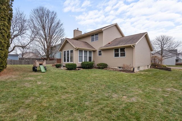 2328 Hunter Road, Bettendorf, IA 52722
