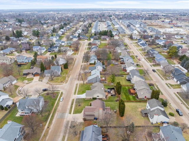 2328 Hunter Road, Bettendorf, IA 52722