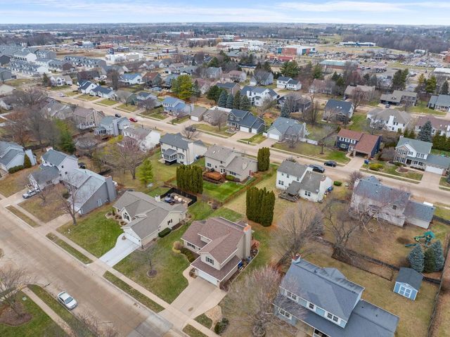 2328 Hunter Road, Bettendorf, IA 52722