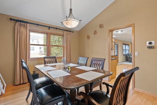 2328 Hunter Road, Bettendorf, IA 52722