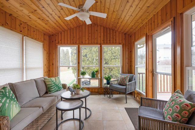 2328 Hunter Road, Bettendorf, IA 52722